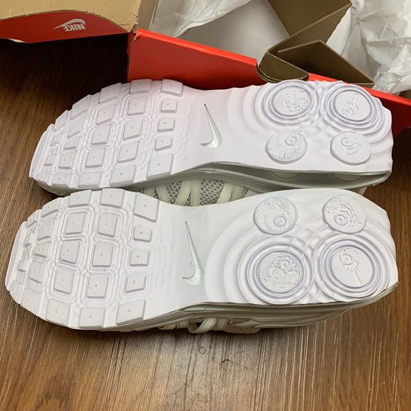 Women’s Nike shoe- white - Picture 6 of 9